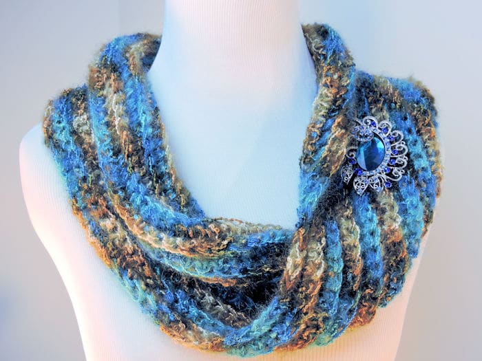 Easy Sea Bling Cowl | CrochetKim Free Crochet Pattern