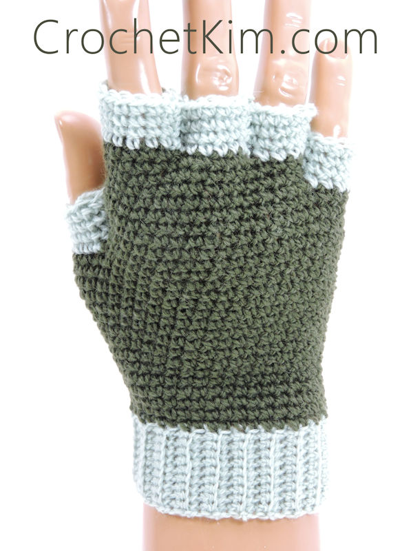CrochetKim Free Crochet Pattern | Jersey Mitts Fingerless Mitts Gloves for Men @crochetkim