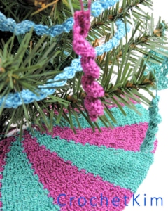 CrochetKim Free Crochet Pattern | Mini Carousel Christmas Tree Skirt @crochetkim