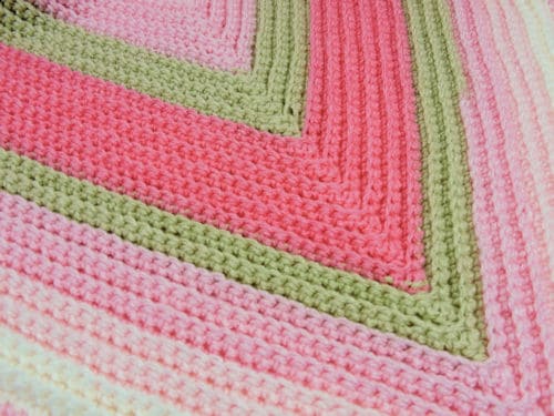 CrochetKim Free Crochet Pattern | Straight to the Heart Baby Blanket @crochetkim