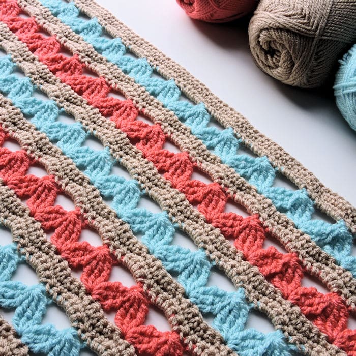 Zig Zag Hugs Lap Throw | CrochetKim Free Crochet Pattern