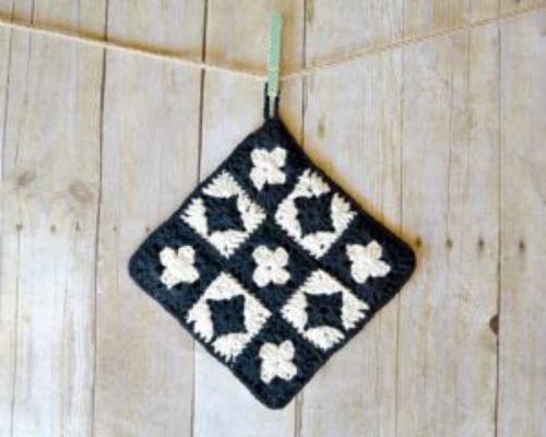 Wagon Wheel Potholder - Free Crochet Pattern - You Should Craft