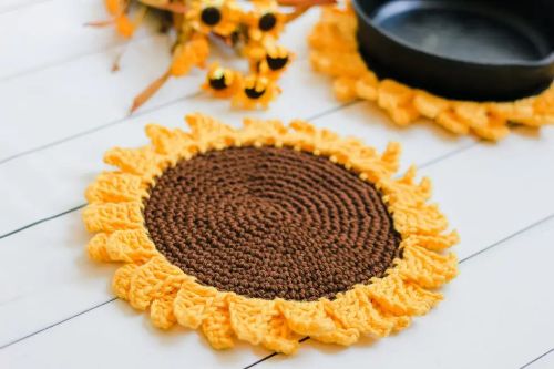 Sunflower Potholder by Nana’s Crafty Home